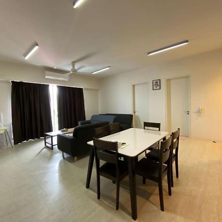 By The Sea Beachfront Penang Бату Феринги Екстериор снимка