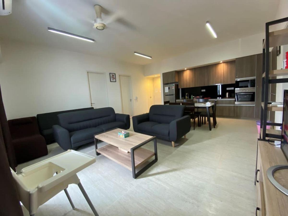 By The Sea Beachfront Penang Бату Феринги Екстериор снимка