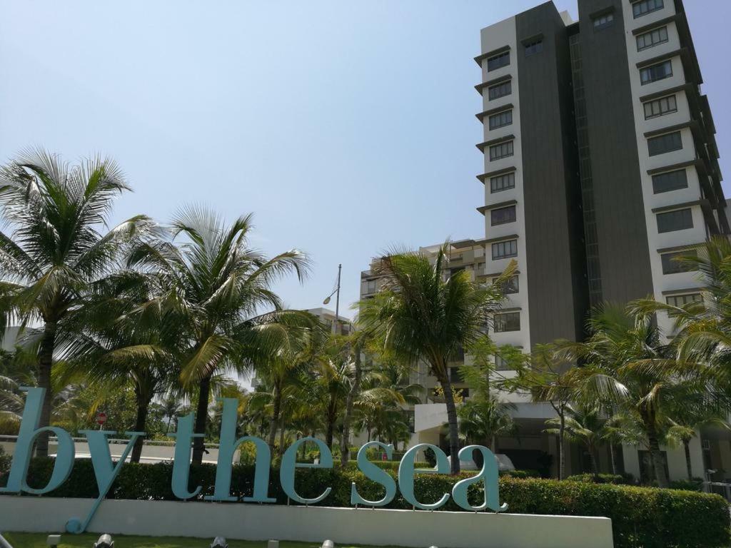 By The Sea Beachfront Penang Бату Феринги Екстериор снимка