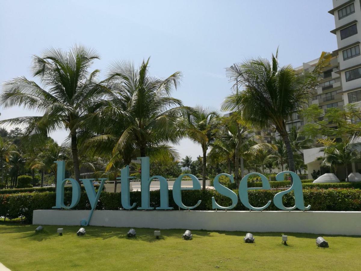 By The Sea Beachfront Penang Бату Феринги Екстериор снимка